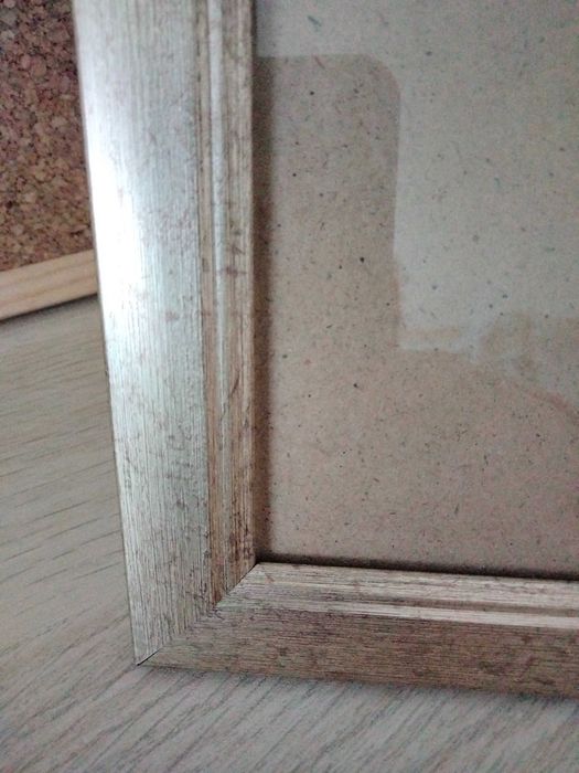 Moldura dourada em madeira