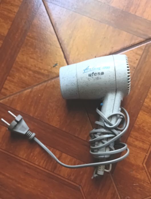 Mini Secador de Cabelo Ufesa Air Cool 1200W – Compacto (Ar Quente/Frio)
