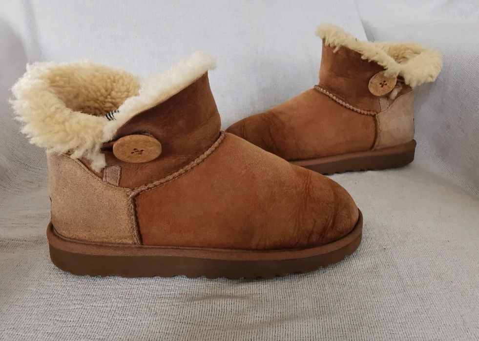 Ugg Australia Mini Bailey Button saszki śniegowce 37