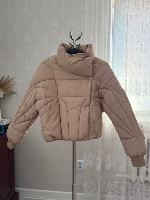 РОЗПРОДАЖ! Нова жіноча куртка бежевого кольору