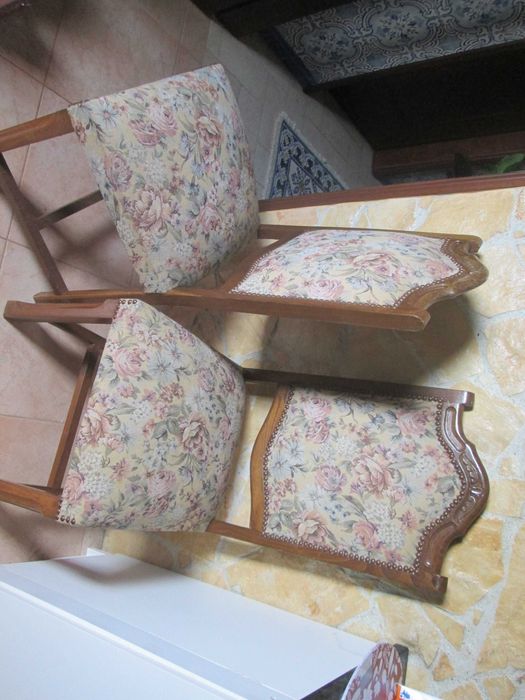 Lindíssimas Cadeiras em Madeira e Tecido