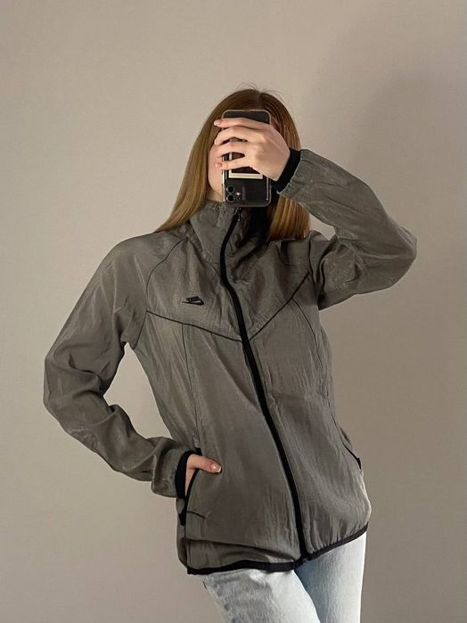 Жіноча куртка Nike Tech