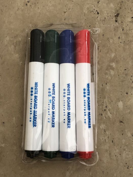 Zestaw 4 markery suchościeralne do tablic w etui