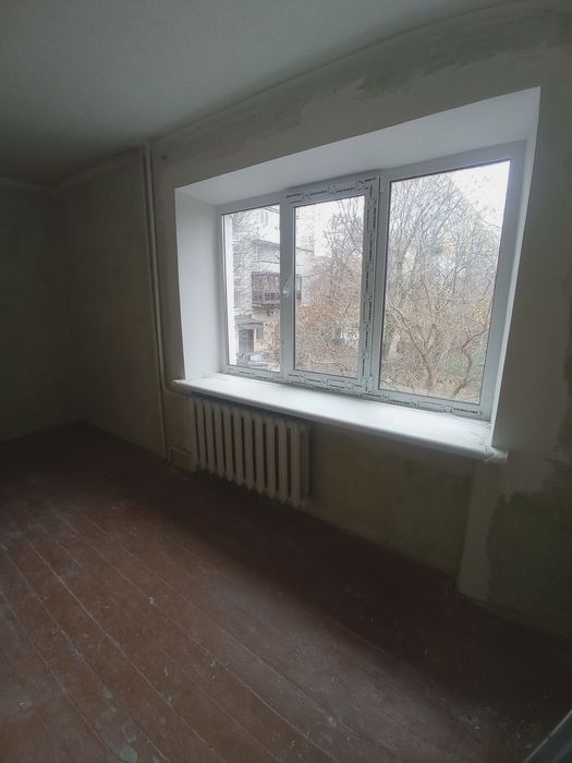 Продам трикімнатну квартиру, м.Біла Церква .Під власний ремонт.