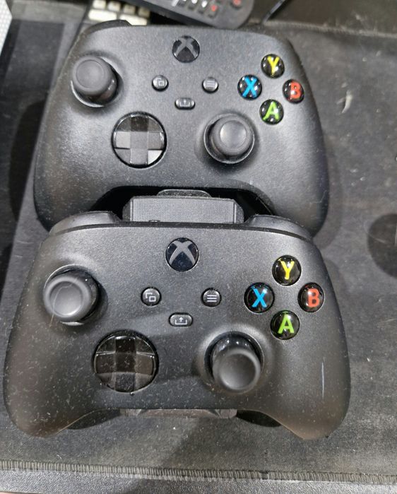 Xbox One S + 2 pady xbox series s/x