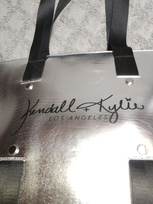 Złota torebka typu shopperka