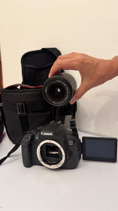 Câmara fotográfica Canon EOS 700D