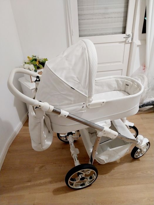 Carrinho de bebé  completo e Parquinho Chicco