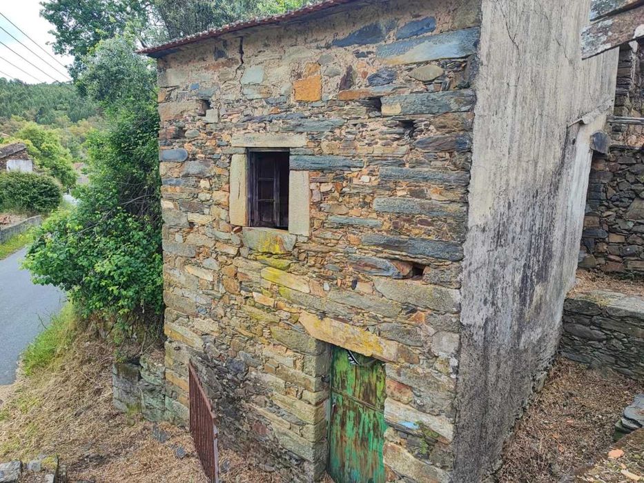 Duas casas em Pedra na Rota do Xisto
