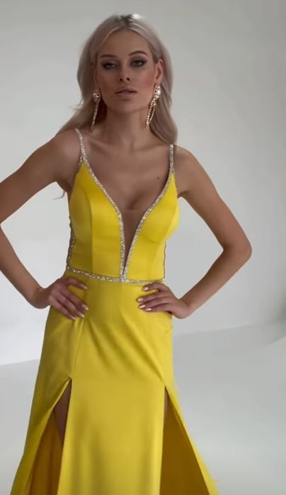 Неймовірна вечірня сукня