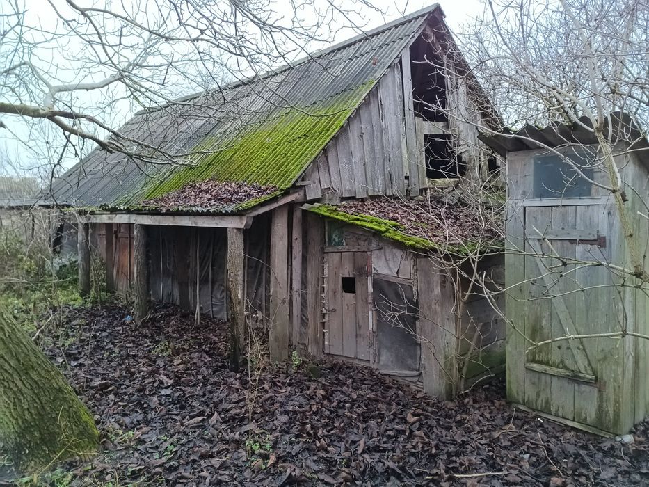 Земельний ділянка із спорудами