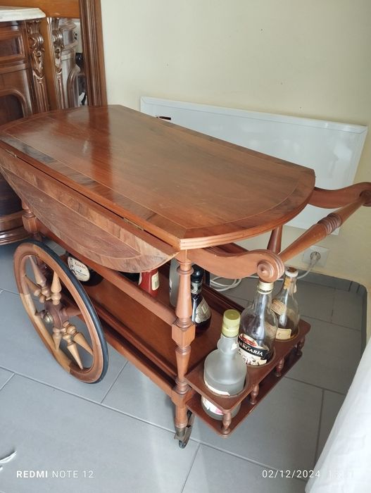 Móveis antigos em ótimo estado