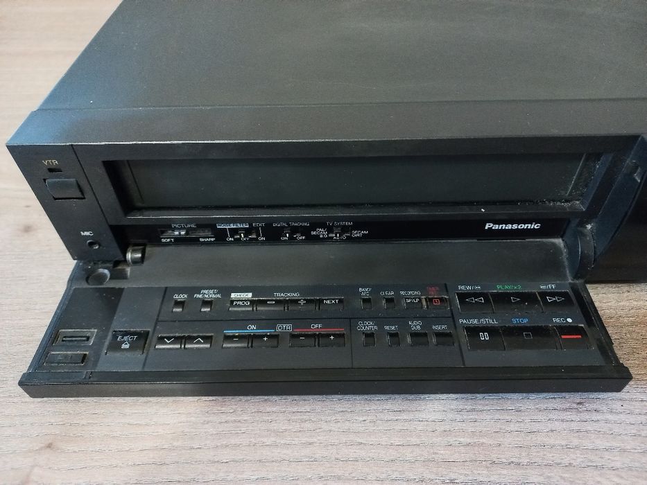 Відеомагнітофон Panasonic NV J35EE