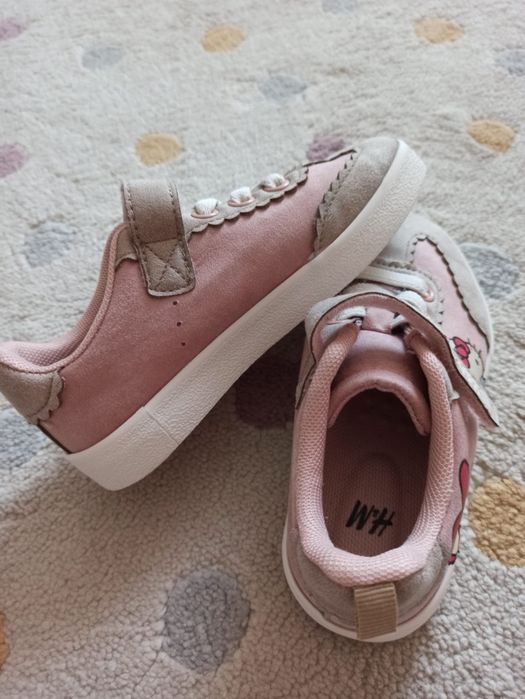 Buty sportowe Hello Kitty H&M r. 26