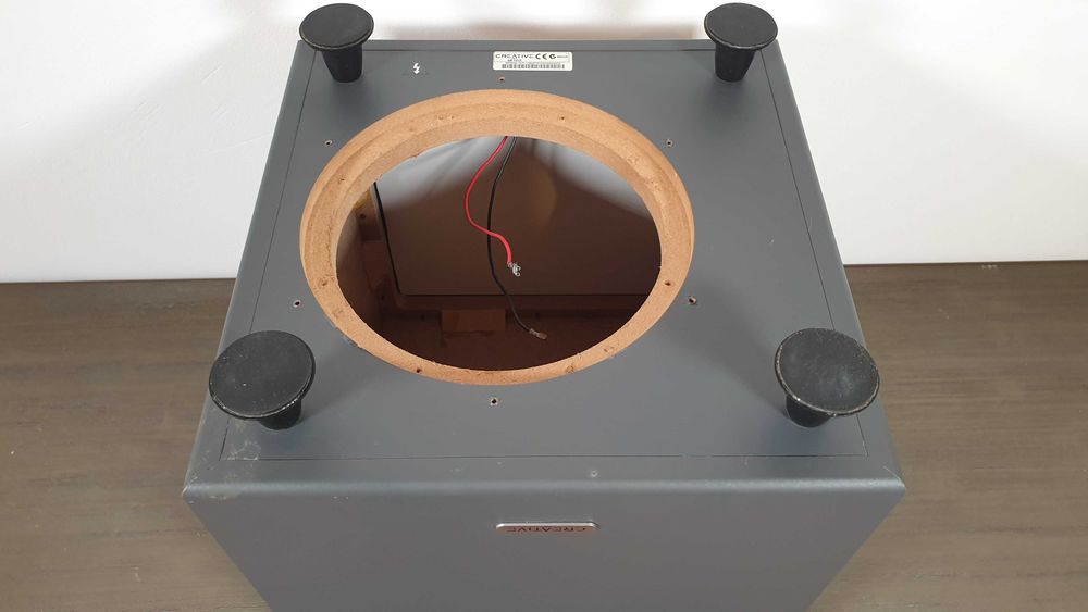 Caixa para subwoofer de 8 polegadas (Creative mf7010)
