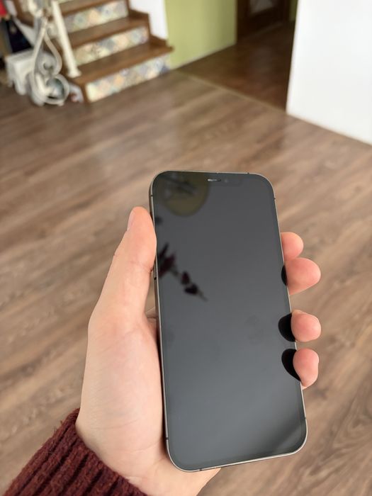 Продам айфон 12 про