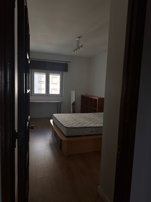 Quarto em Benfica mobilado em apartamento com sala a 465€ sem despesas a partilhar com apenas 1 estudante!