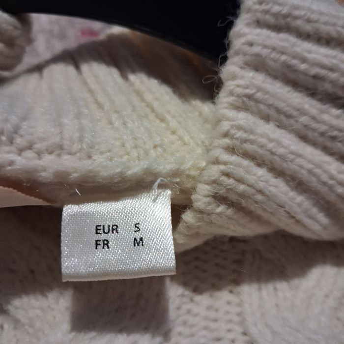 Jasno kremowy sweter