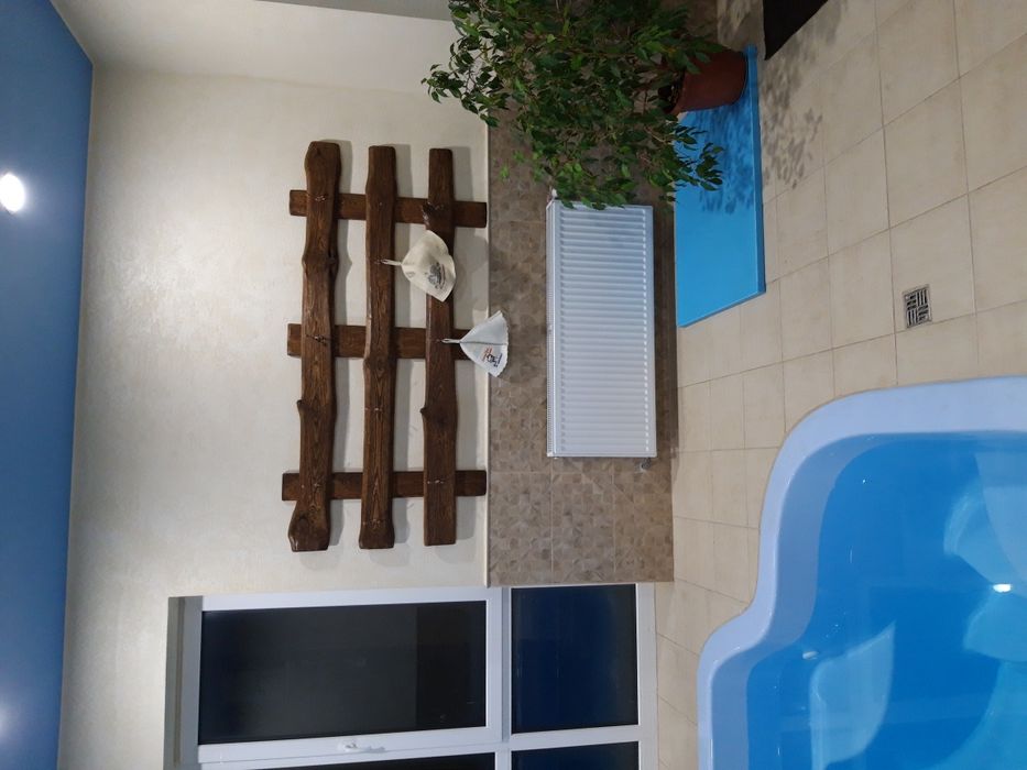 Баня на дровах с большим бассейном