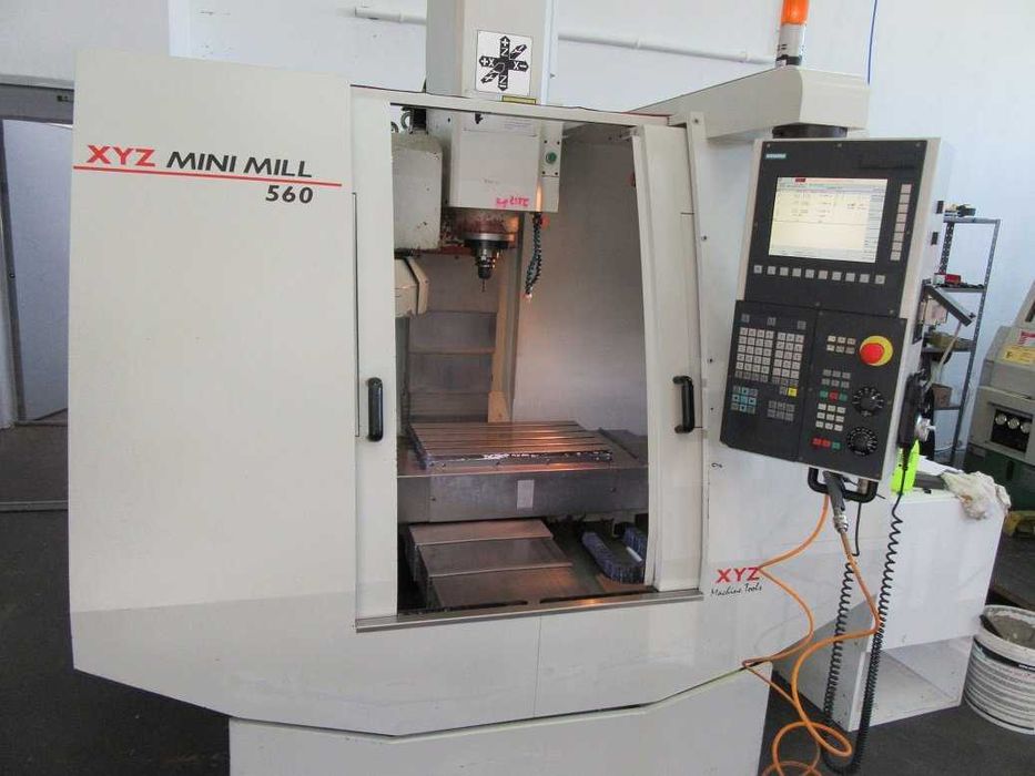 Centrum obróbcze CNC firmy XYZ Mini Mill 560