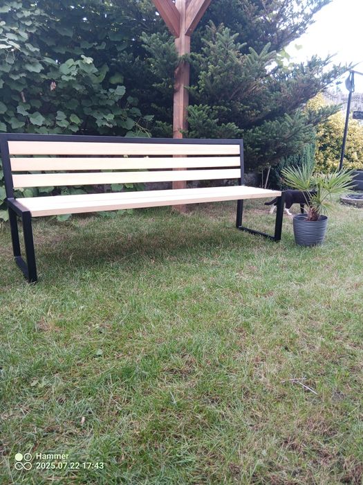 Ławka ogrodowa ze stalową ramą