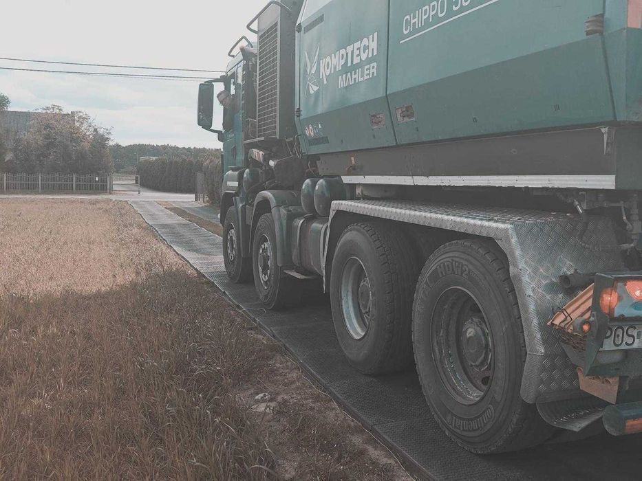 płyty drogowe maty drogowe droga tymczasowa dojazd do bud płyta chodnikowa zabezpieczenie terenu droga dla paleciaka brak błota