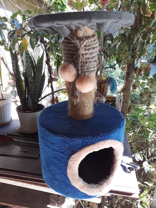 Домик-когтеточка для котиков