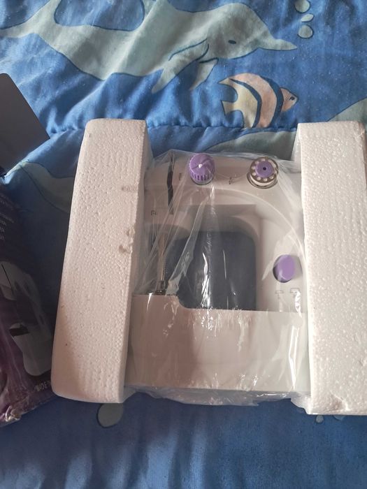 Mini maquina de costura nova