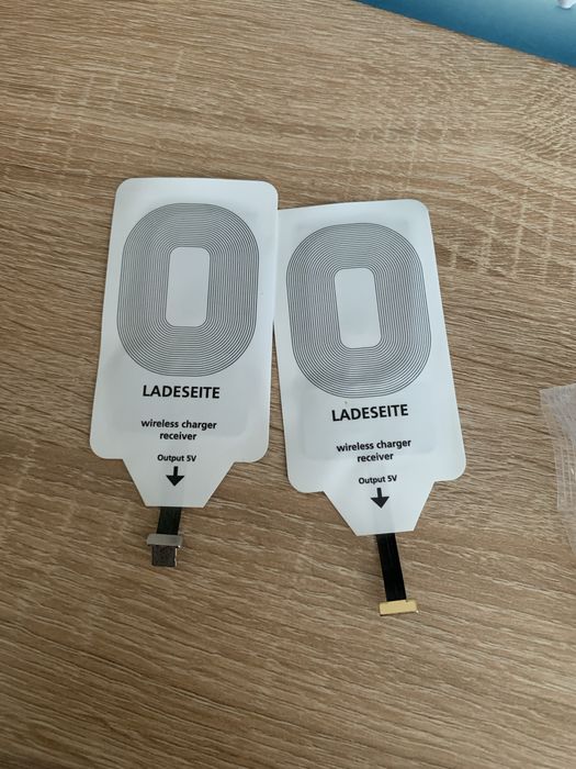 Настільна лампа з бездротовою зарядкою