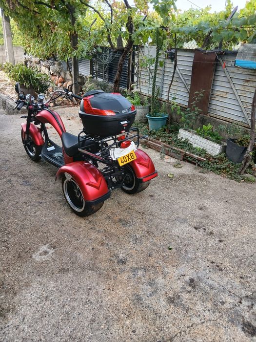 Moto elétrica de 3 rodas