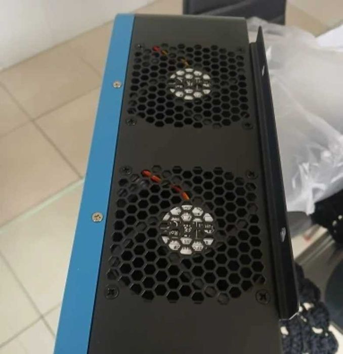 Универсальный гибридный солнечный инвертор SUMRY 2.8 кВт 24V (б/у)