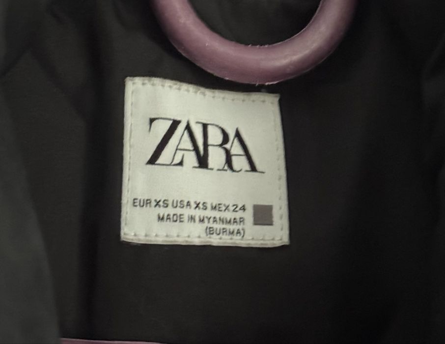 Курточка чорна зара