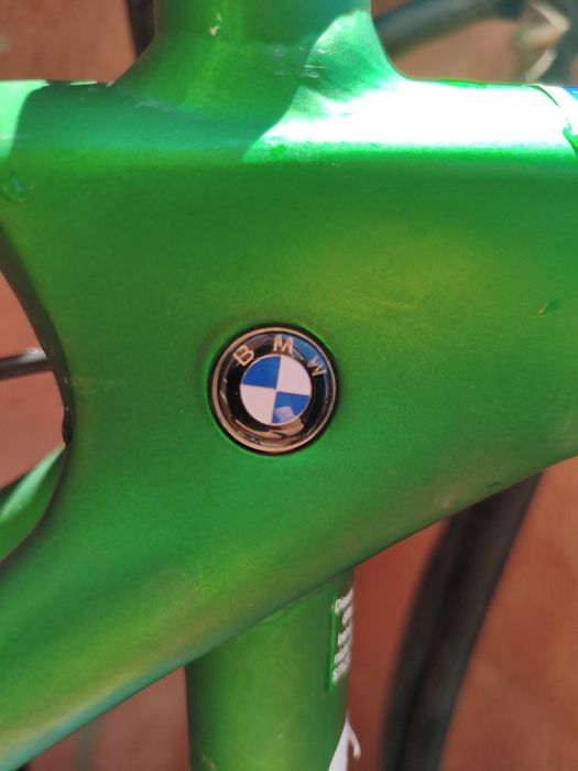 Vendo quadro BMW 26 com freio Shimano 45€-vendo guiador azul para bicicleta 29-20€ vendo guiador preto original da bmw 30€ estou a vender isso urgente