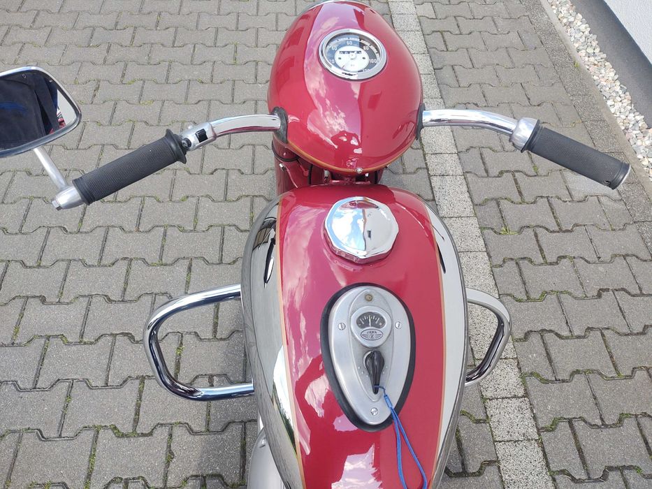 Motocykl.    JAWA 353.  250
