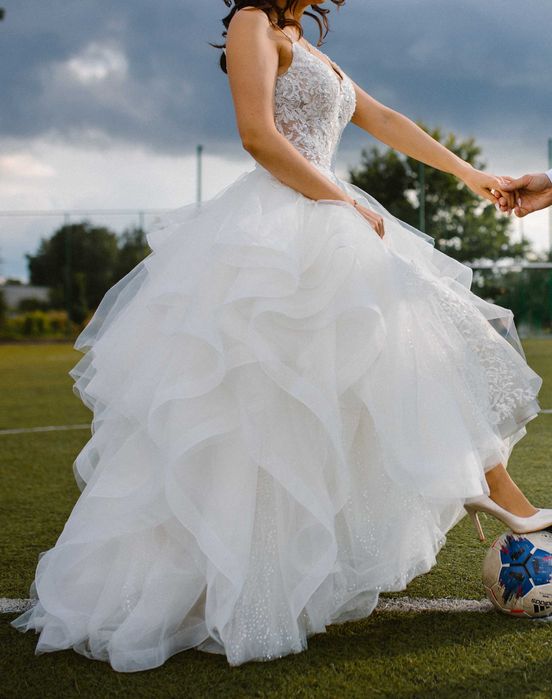 Suknia ślubna księżniczka z trenem, falbany, Elizabeth