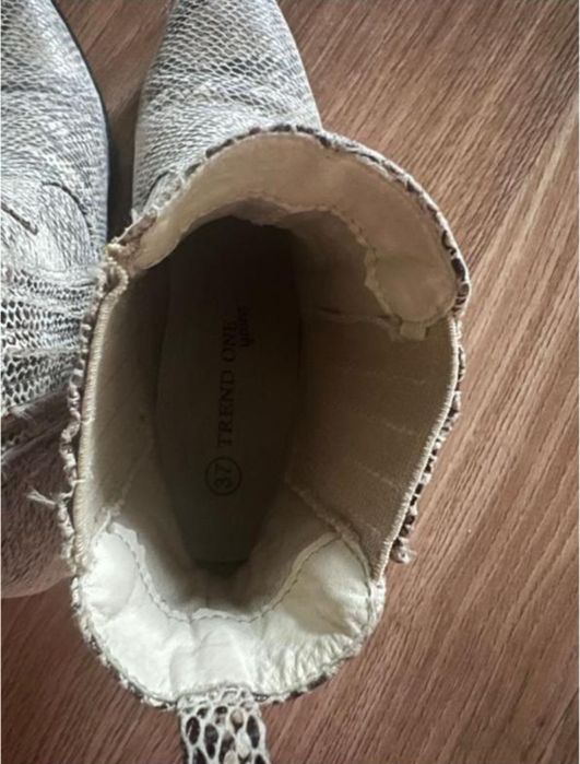 Козакі, сапожки, ботінкі
