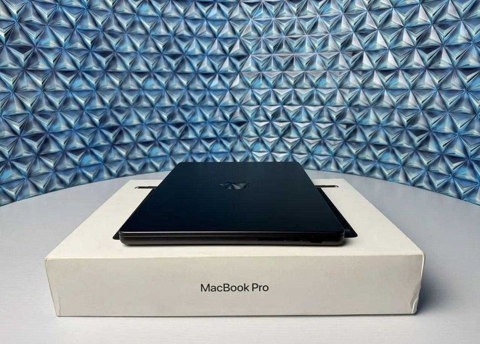 MacBook Pro 14 2023 M3 Pro 18/512Gb (20 циклов)