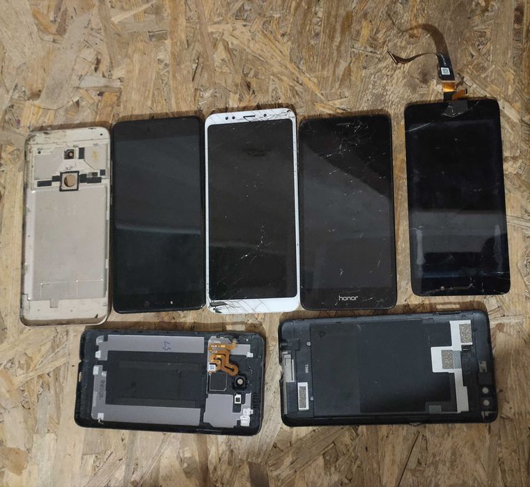 Запчасти мобильных телефонов,планшетов.