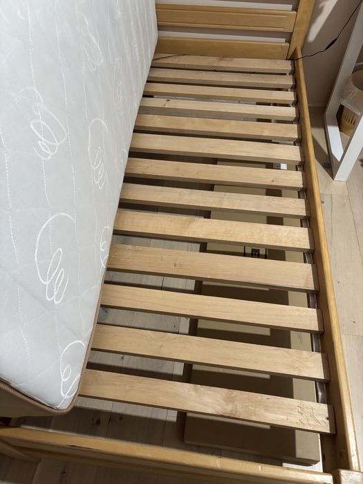 Ліжко односпальне