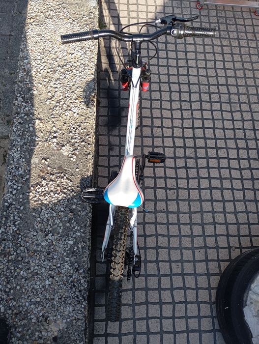 Bicicleta BTT para criança roda 20,boa qualidade,limpo e pronto para andar.