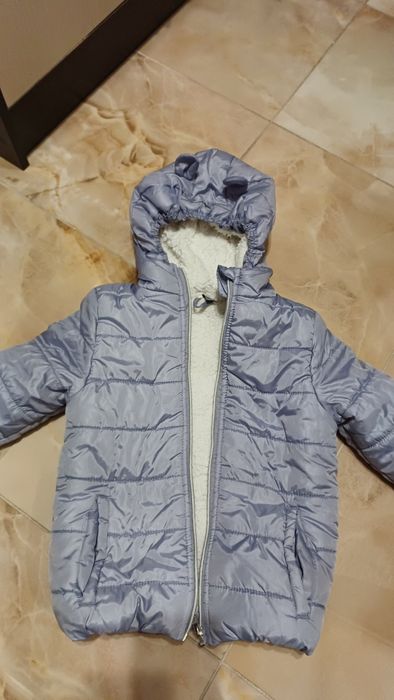 Продам утеплену куртку 128