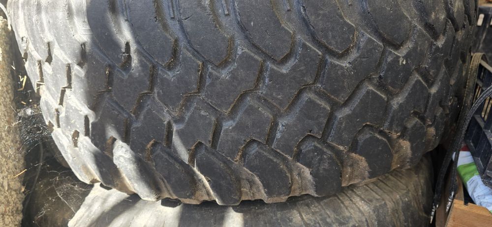 Vendo jantes com pneus 33x12.5x15