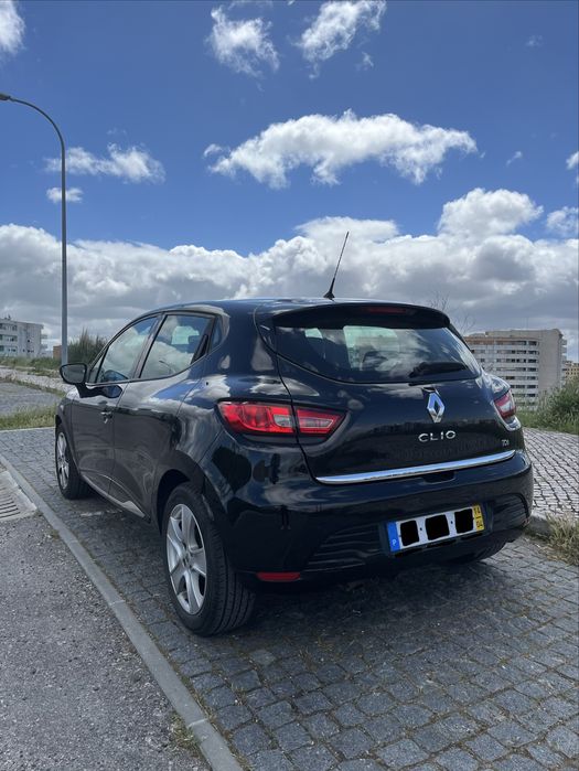 Renault Clio em ótimo estado com CarPlay