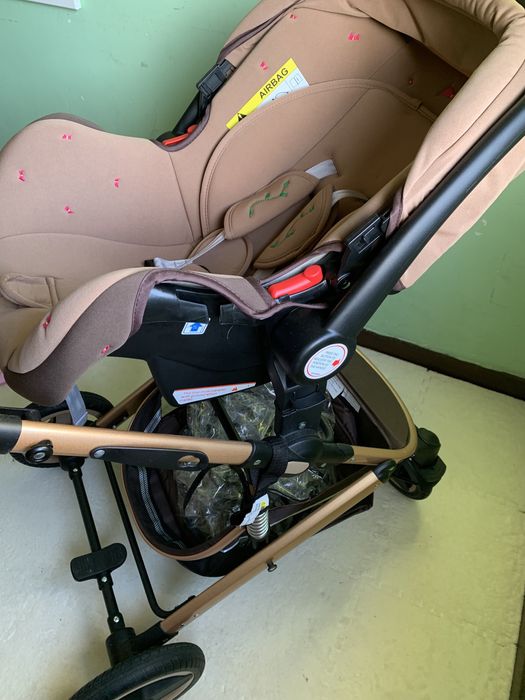 Carrinho de bebe 3 em 1 - como novo( apenas algumas semanas de uso