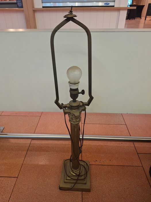 Stara mosiężna podstawa lampy