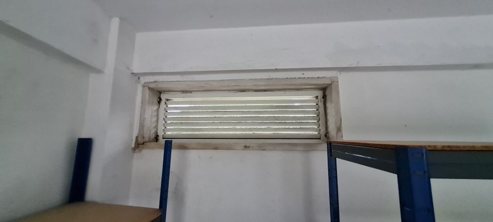 Garagem Box para arrendamento no Estoril