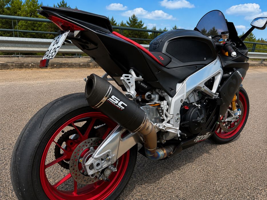 Aprilia RSV4 factory 2016