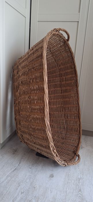 Duży wiklinowy kosz