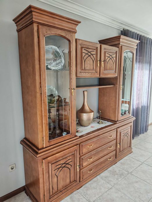 Armários, sala e quarto cada um 400€