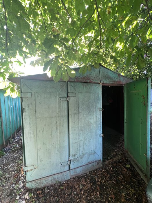 Продам гараж в центрі міста.